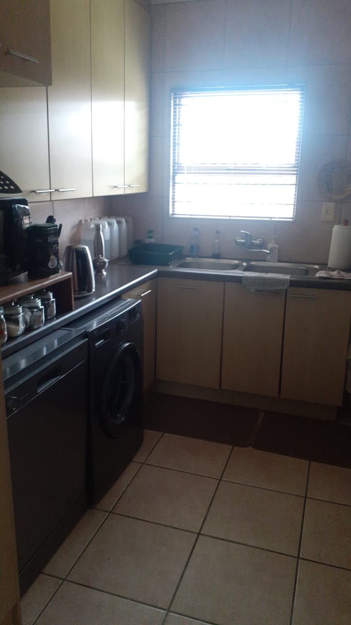 To Let 2 Bedroom Property for Rent in Wavecrest Eastern Cape